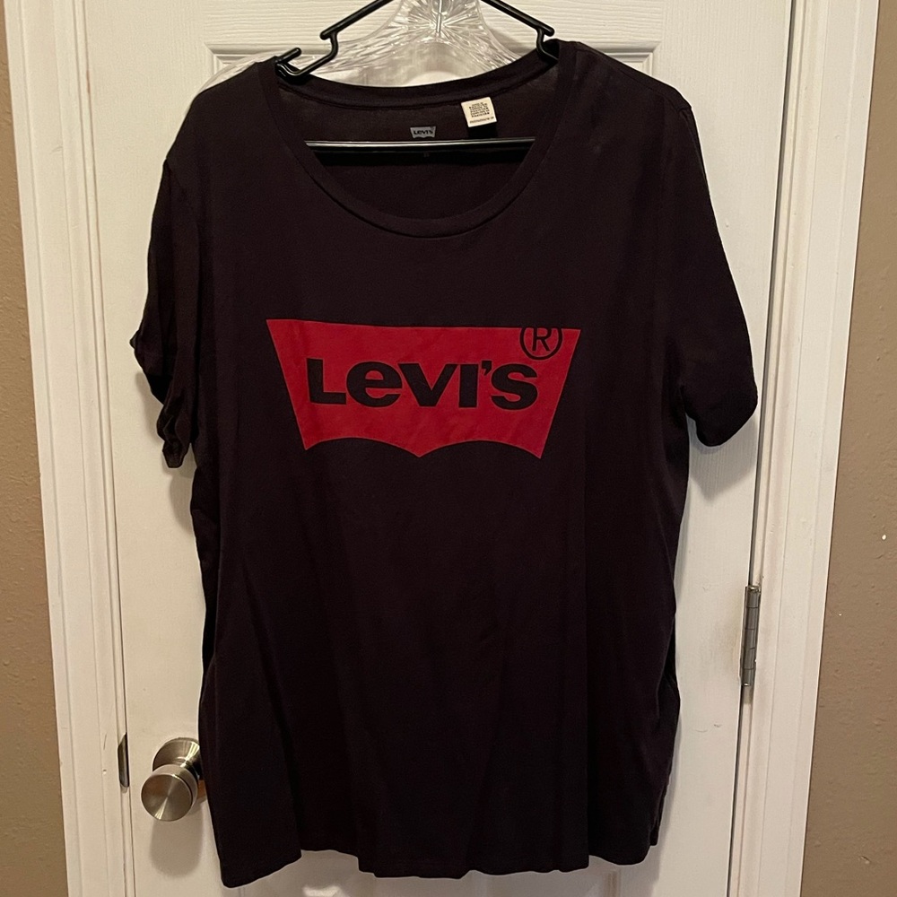 Levi’s women’s plus size tshirt 2X